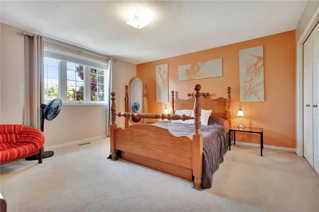 Additional property image - 30 MEADOWPOINT Dr