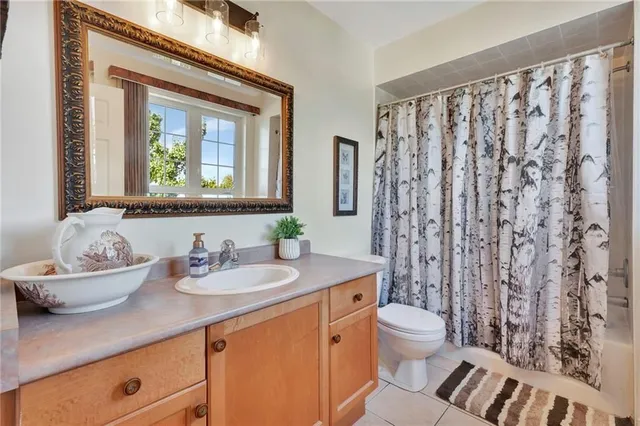 Additional property image - 30 MEADOWPOINT Dr
