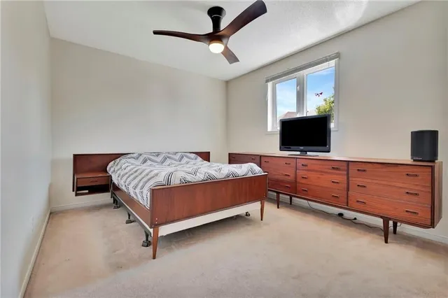 Additional property image - 30 MEADOWPOINT Dr