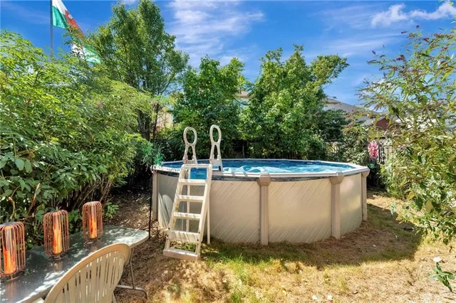 Additional property image - 30 MEADOWPOINT Dr