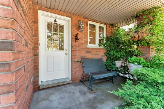 Additional property image - 30 MEADOWPOINT Dr