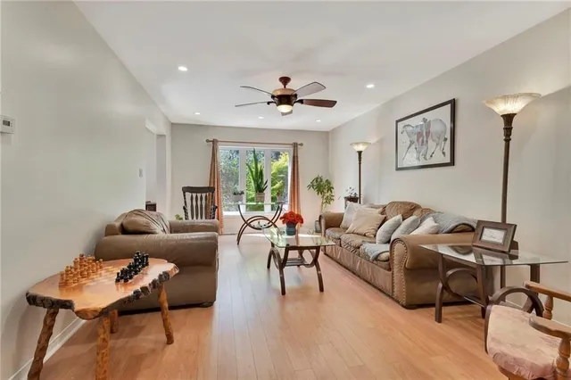 Additional property image - 30 MEADOWPOINT Dr
