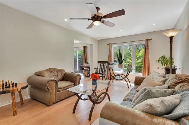 Additional property image - 30 MEADOWPOINT Dr