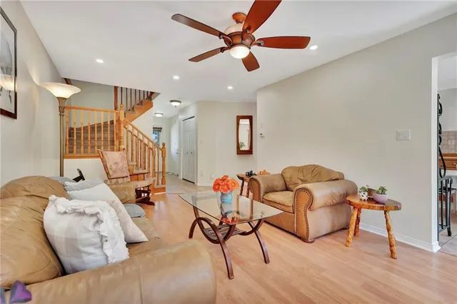 Additional property image - 30 MEADOWPOINT Dr