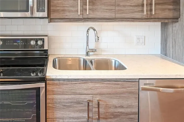 Additional property image - 2 KING St Unit 208
