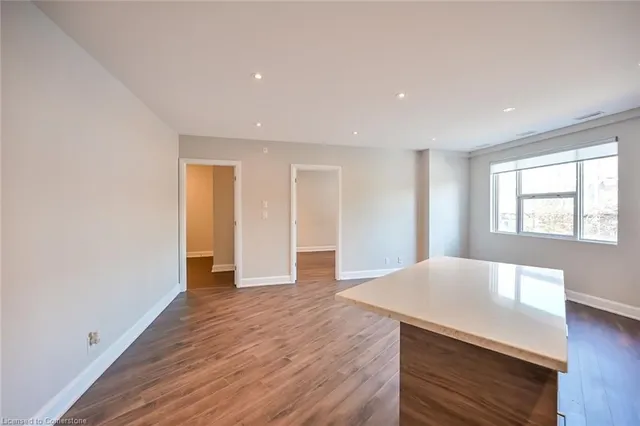 Additional property image - 2 KING St Unit 208