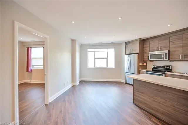 Additional property image - 2 KING St Unit 208