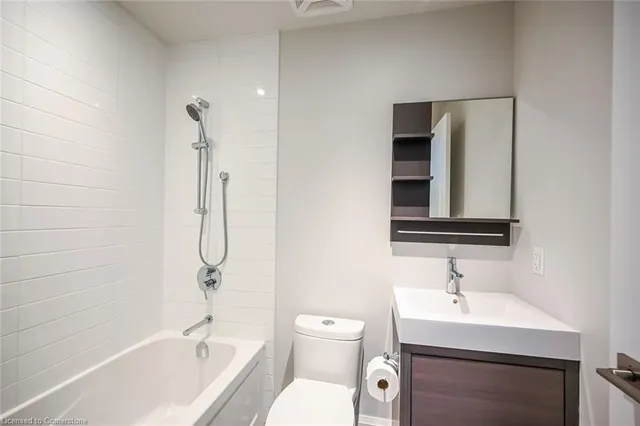 Additional property image - 2 KING St Unit 208
