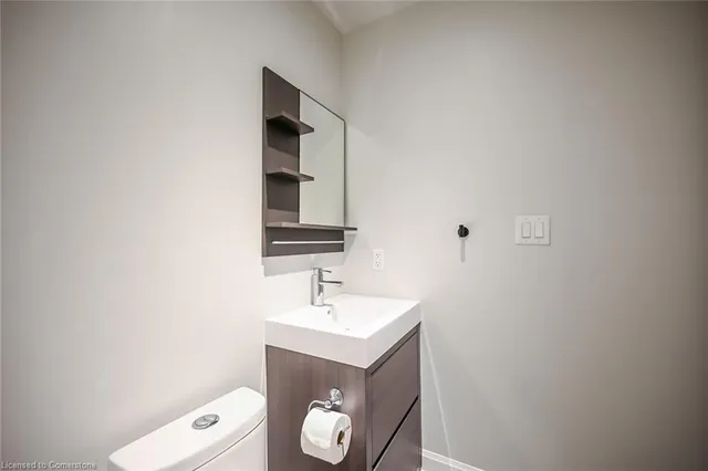 Additional property image - 2 KING St Unit 208