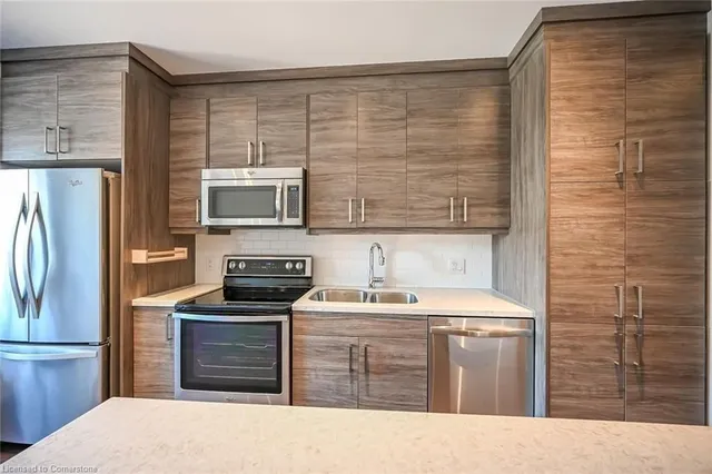 Additional property image - 2 KING St Unit 208