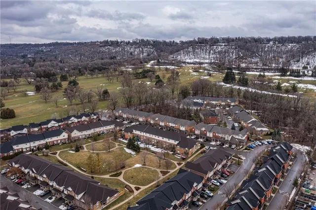 Additional property image - 100 BEDDOE Dr Unit 92