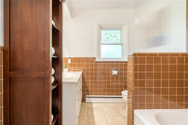 Additional property image - 702 KING Rd