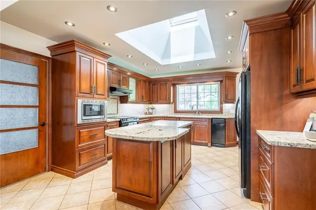Additional property image - 702 KING Rd