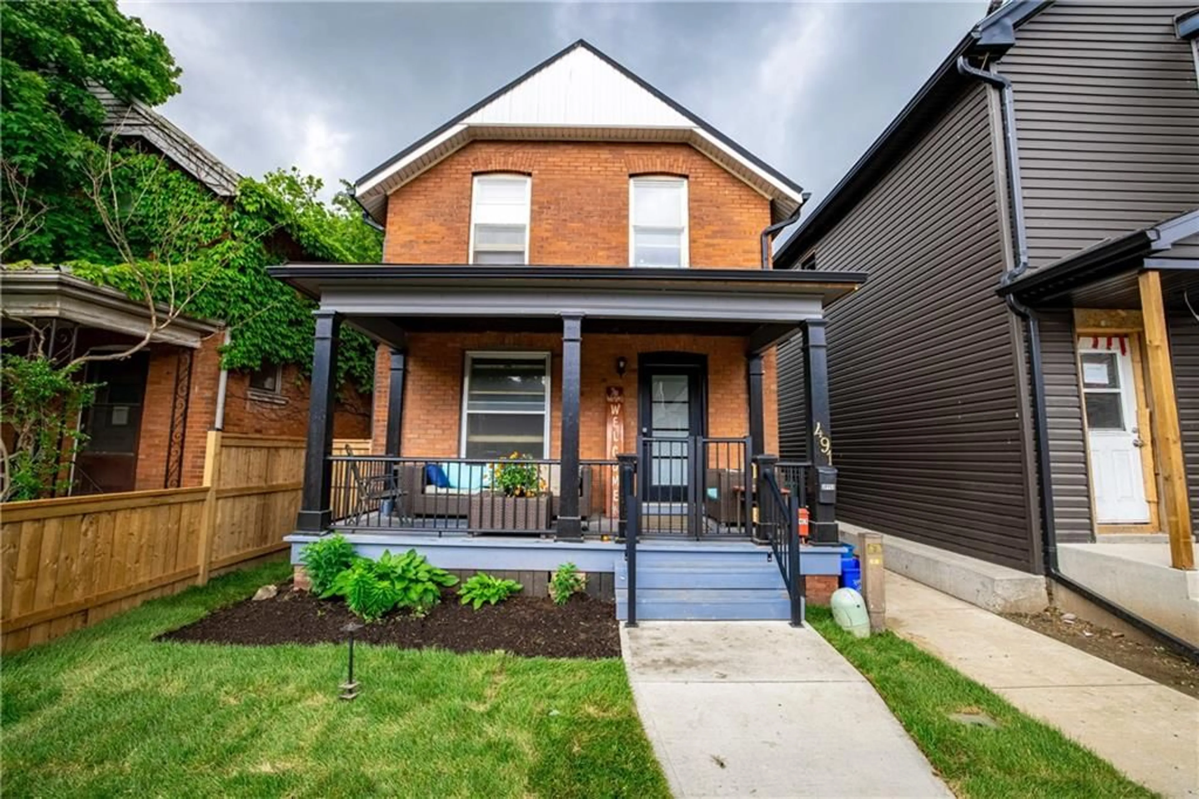 Home with brick exterior material for 491 COLBORNE St, Brantford Ontario N3S 3N9