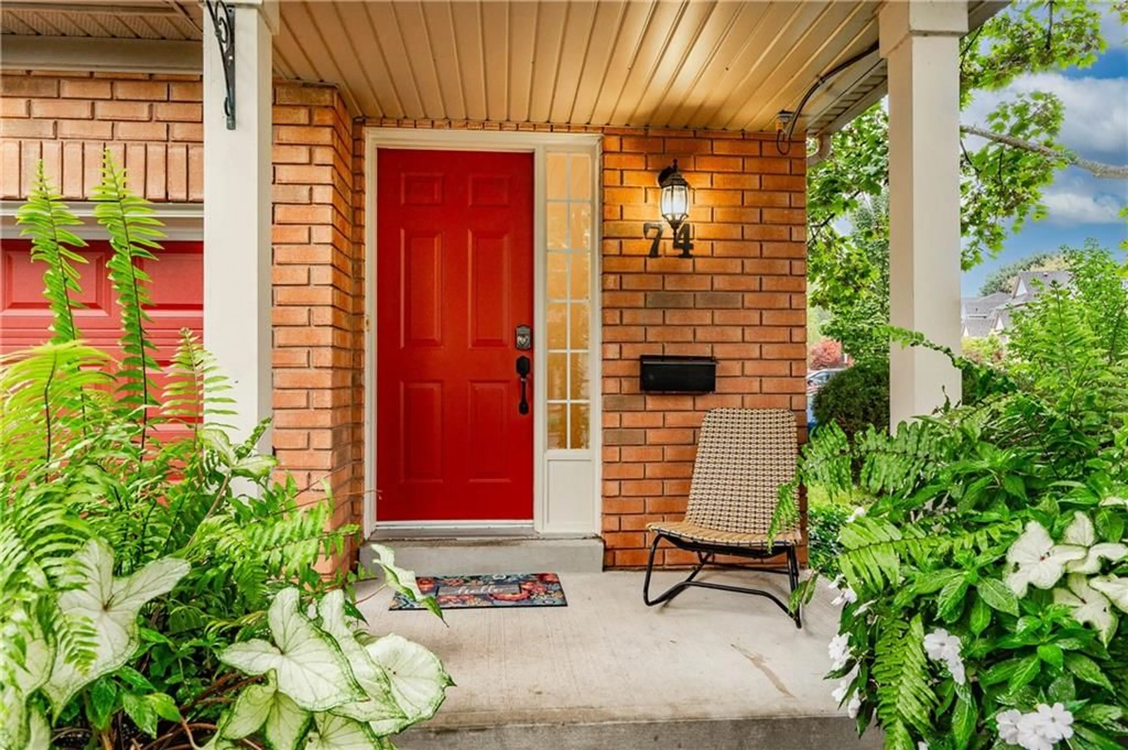 Indoor entryway for 710 SPRING GARDENS Rd #74, Burlington Ontario L7T 4K7