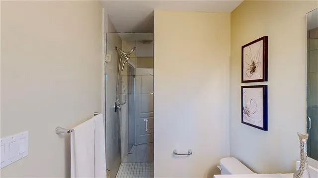 Primary image of 250 LORMONT Blvd