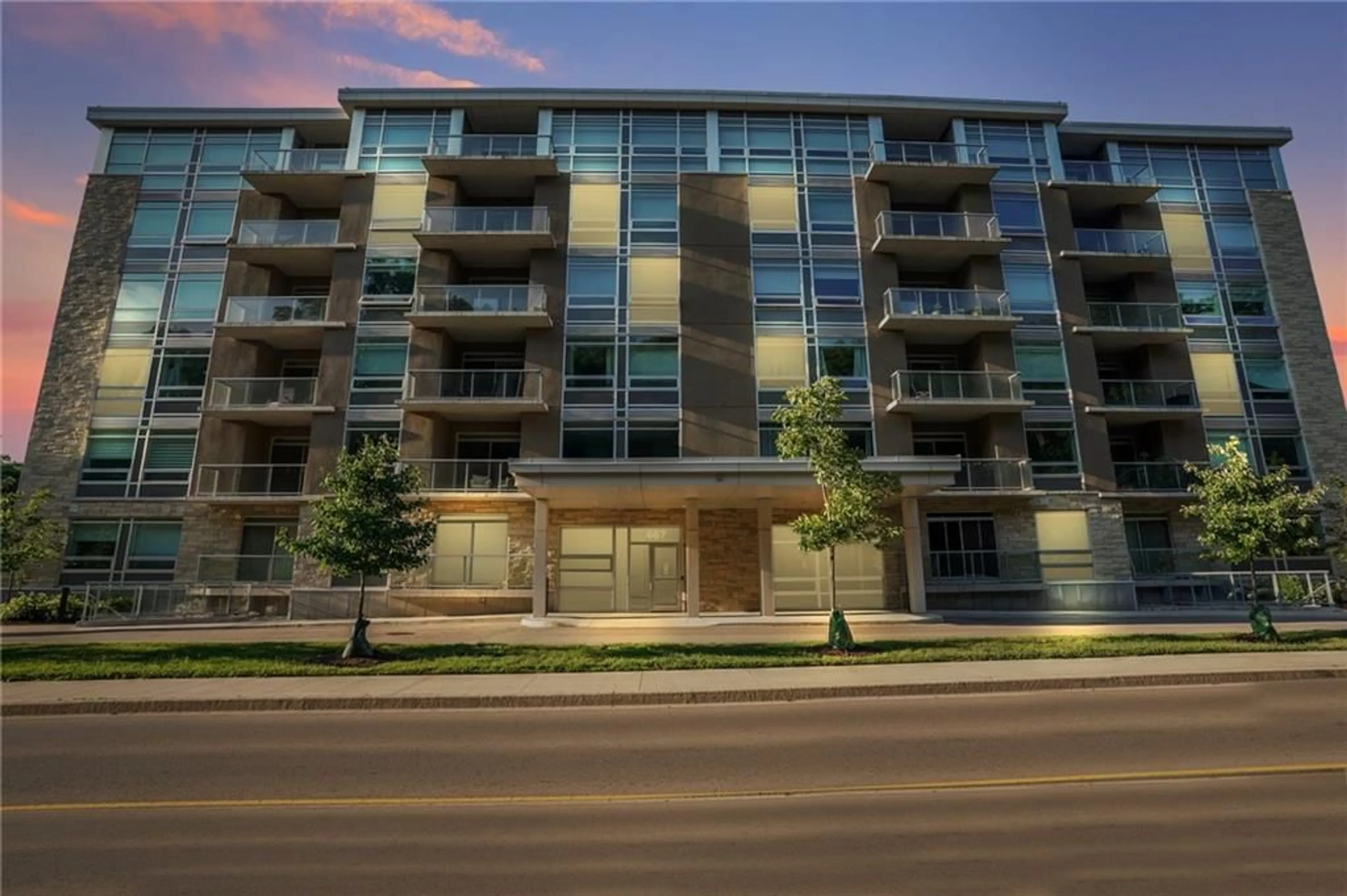 A pic from exterior of the house or condo for 467 CHARLTON Ave #202, Hamilton Ontario L8N 0B3