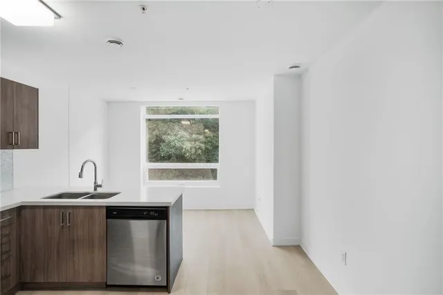 Additional property image - 467 CHARLTON Ave Unit 202