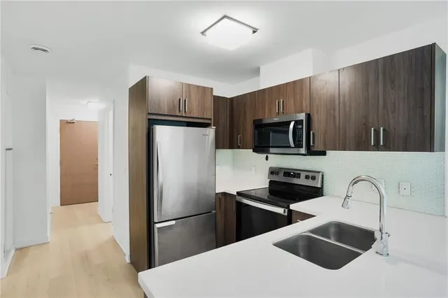 Additional property image - 467 CHARLTON Ave Unit 202