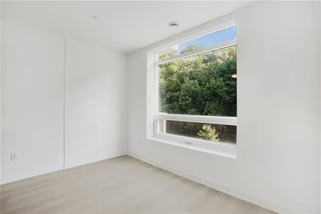 Additional property image - 467 CHARLTON Ave Unit 202