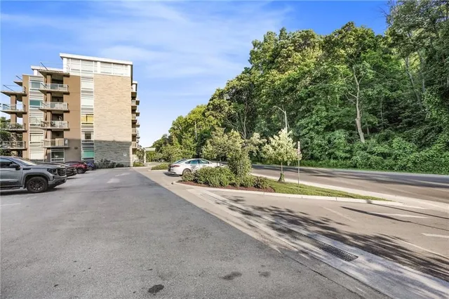 Additional property image - 467 CHARLTON Ave Unit 202