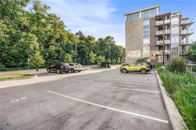 Additional property image - 467 CHARLTON Ave Unit 202
