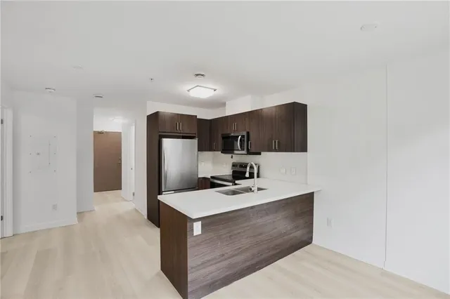 Additional property image - 467 CHARLTON Ave Unit 202