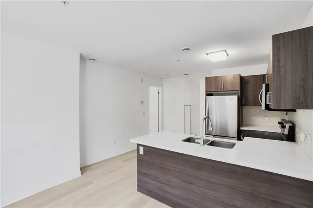 Additional property image - 467 CHARLTON Ave Unit 202