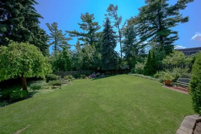 Additional property image - 2262 BONNYLYN Crt