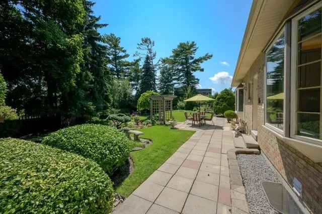 Additional property image - 2262 BONNYLYN Crt