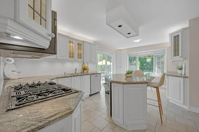 Additional property image - 2262 BONNYLYN Crt
