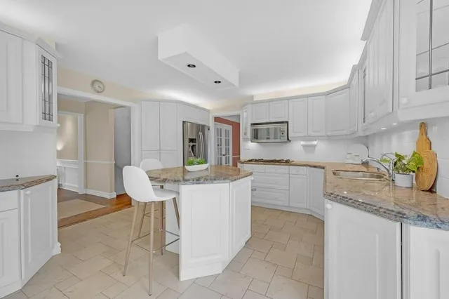 Additional property image - 2262 BONNYLYN Crt