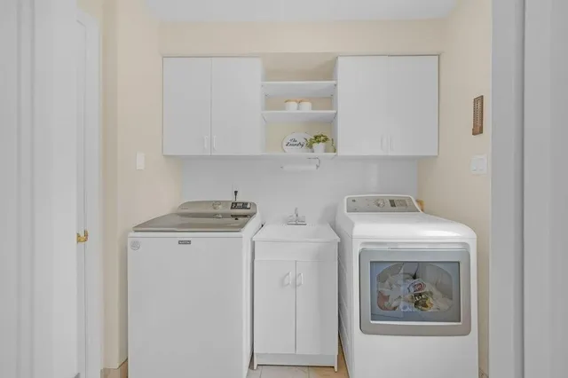 Additional property image - 2262 BONNYLYN Crt