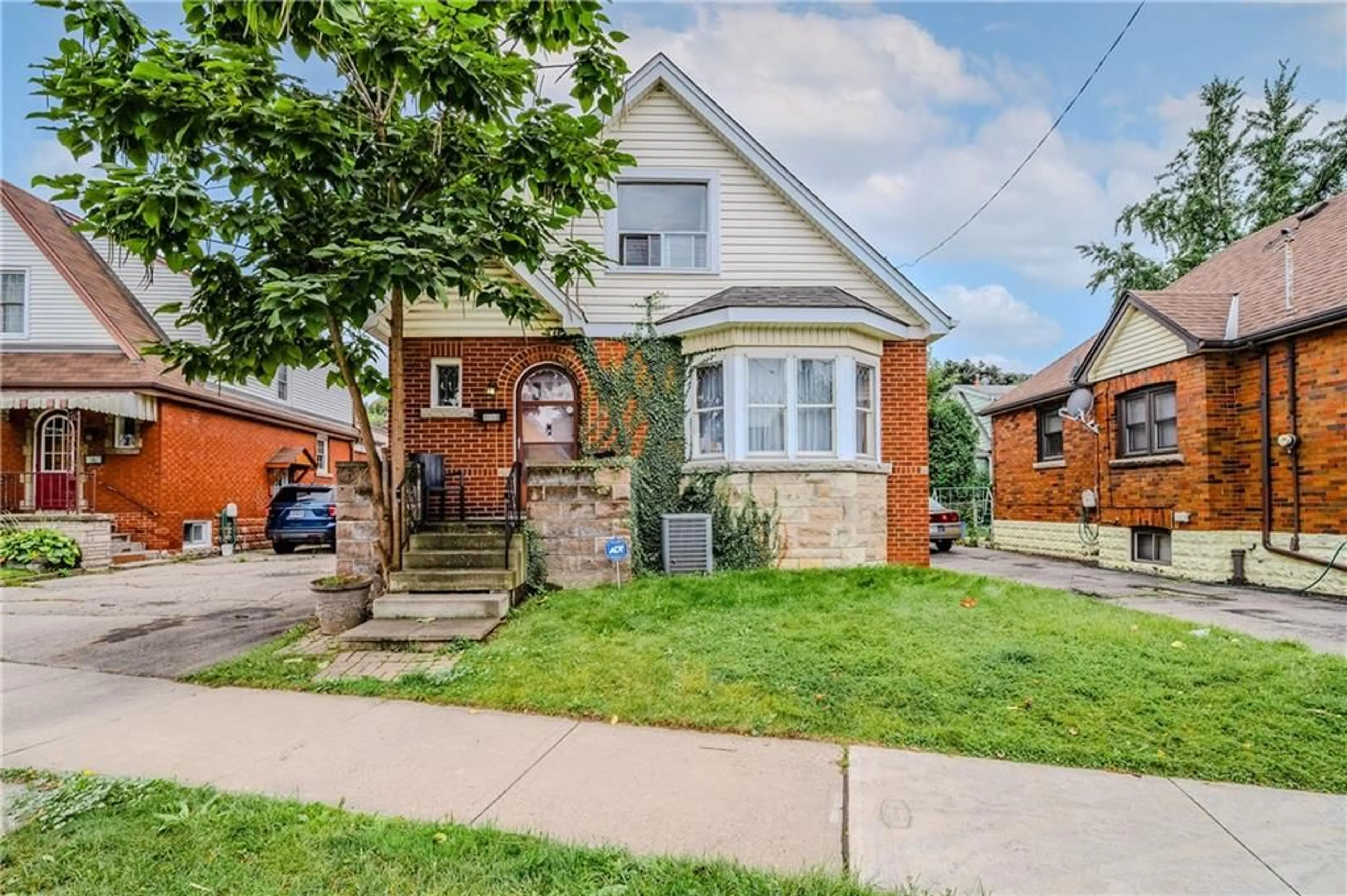 Frontside or backside of a home for 1650 KING St, Hamilton Ontario L8K 1T9