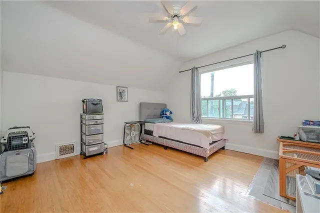 Additional property image - 1650 KING St
