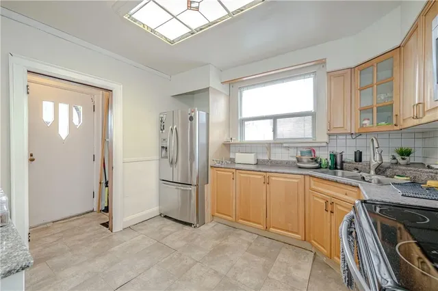 Additional property image - 1650 KING St