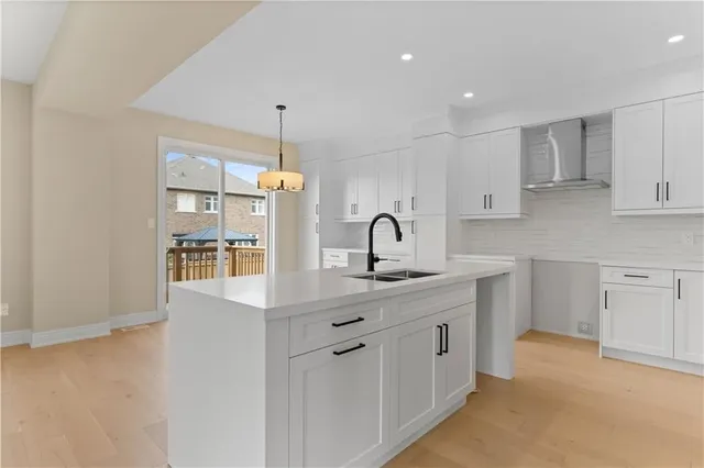 Additional property image - 33 HAMPSHIRE Pl