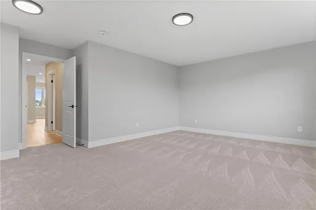 Additional property image - 33 HAMPSHIRE Pl