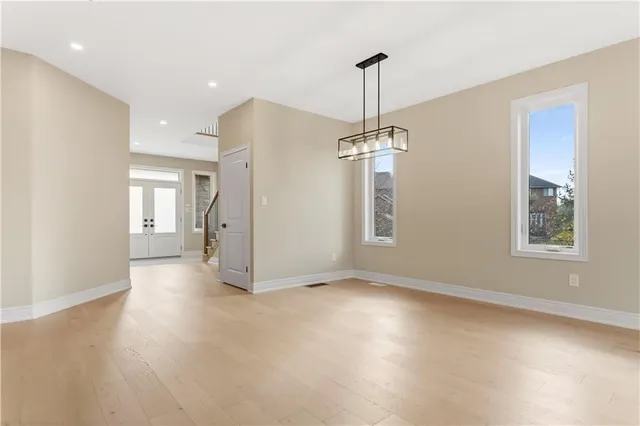 Additional property image - 33 HAMPSHIRE Pl
