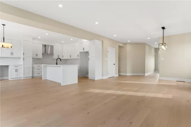 Additional property image - 33 HAMPSHIRE Pl