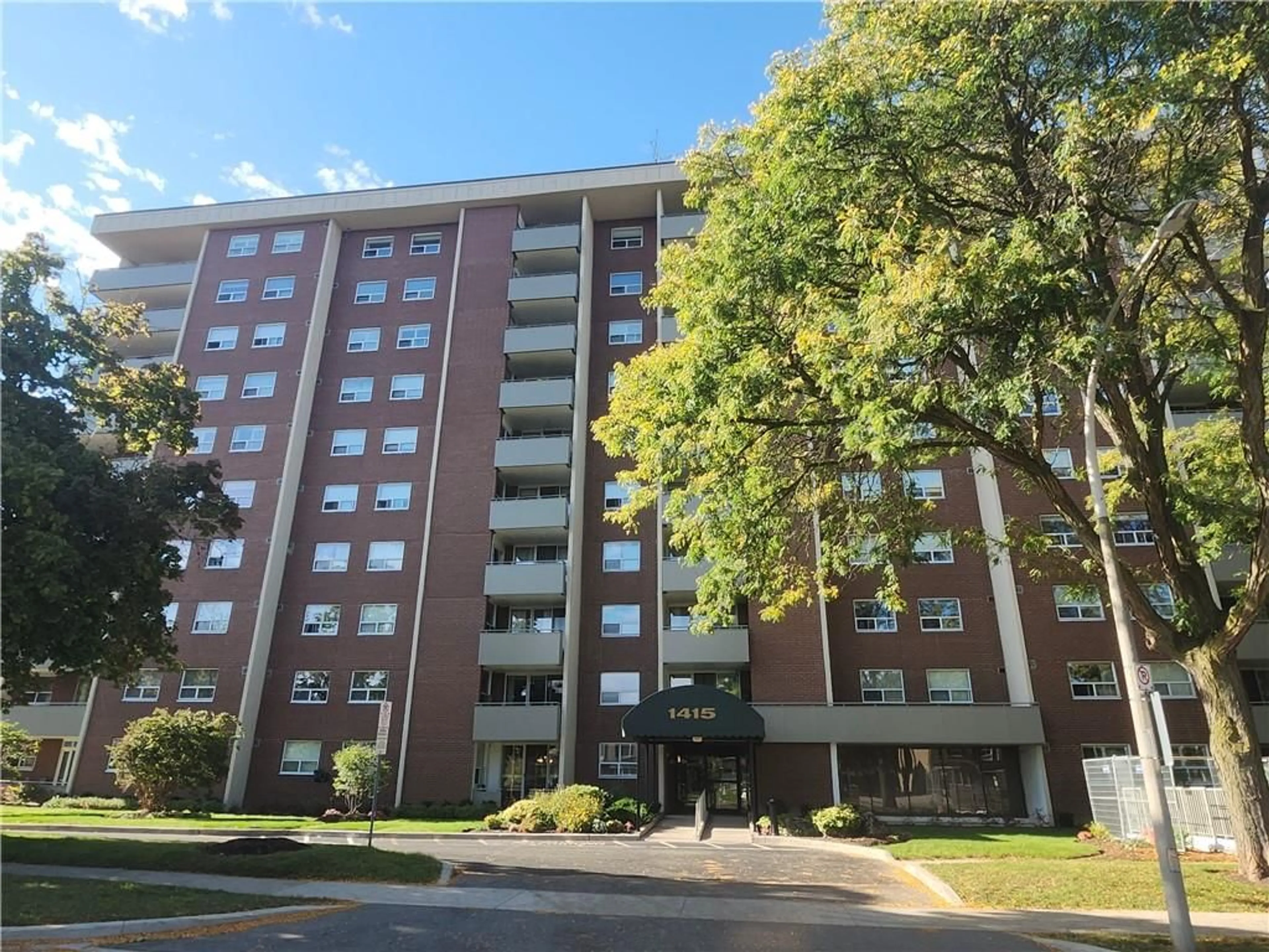 A pic from exterior of the house or condo for 1415 GHENT Ave #905, Burlington Ontario L7S 1X4