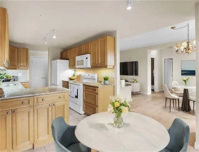 Additional property image - 3000 CREEKSIDE Dr Unit 807