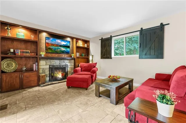 Additional property image - 711 RIDGE Rd