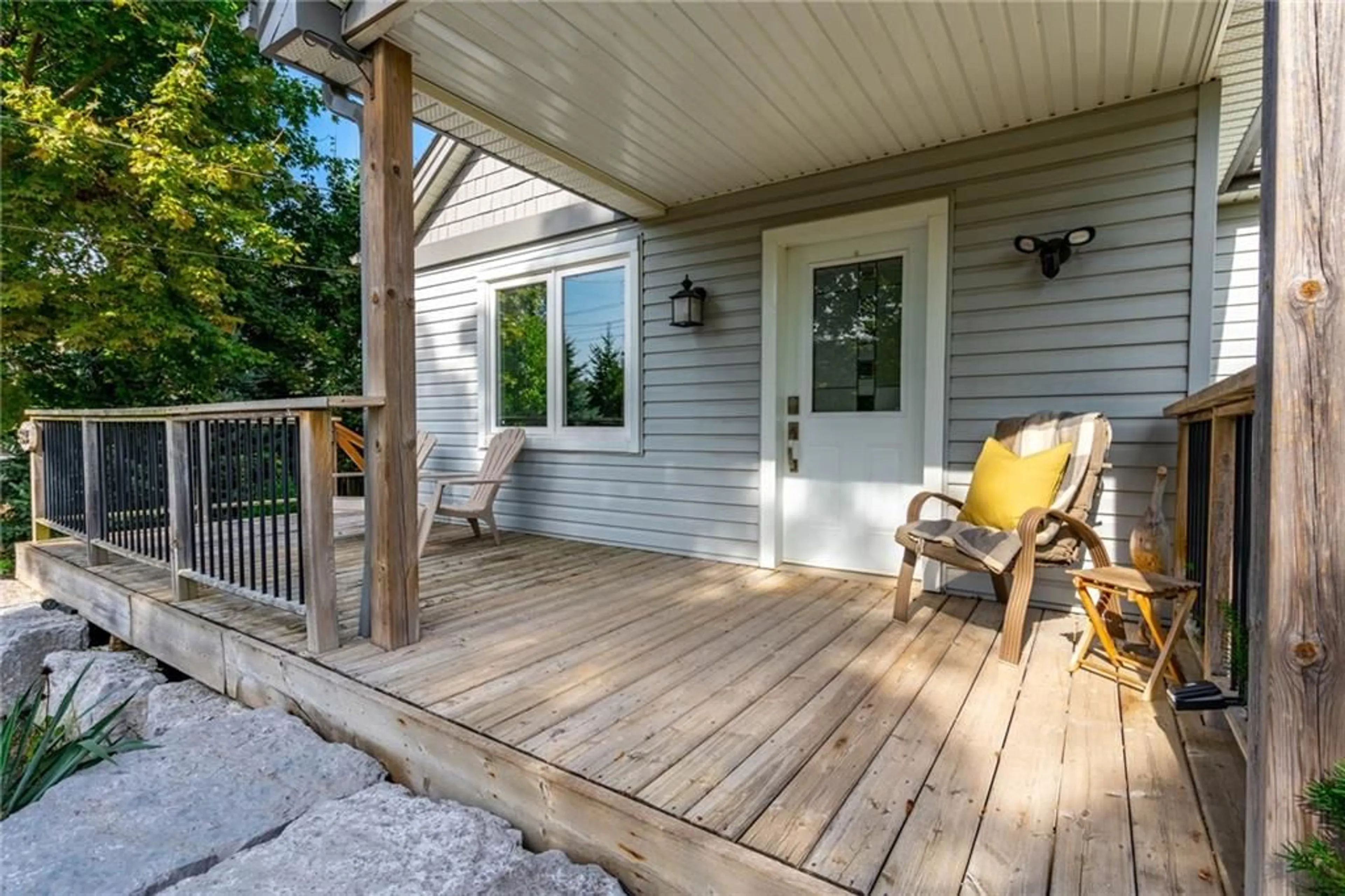 Patio for 534 EVANS Rd, Waterdown Ontario L8B 0G7