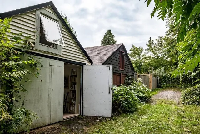 Additional property image - 187 CAROLINE St