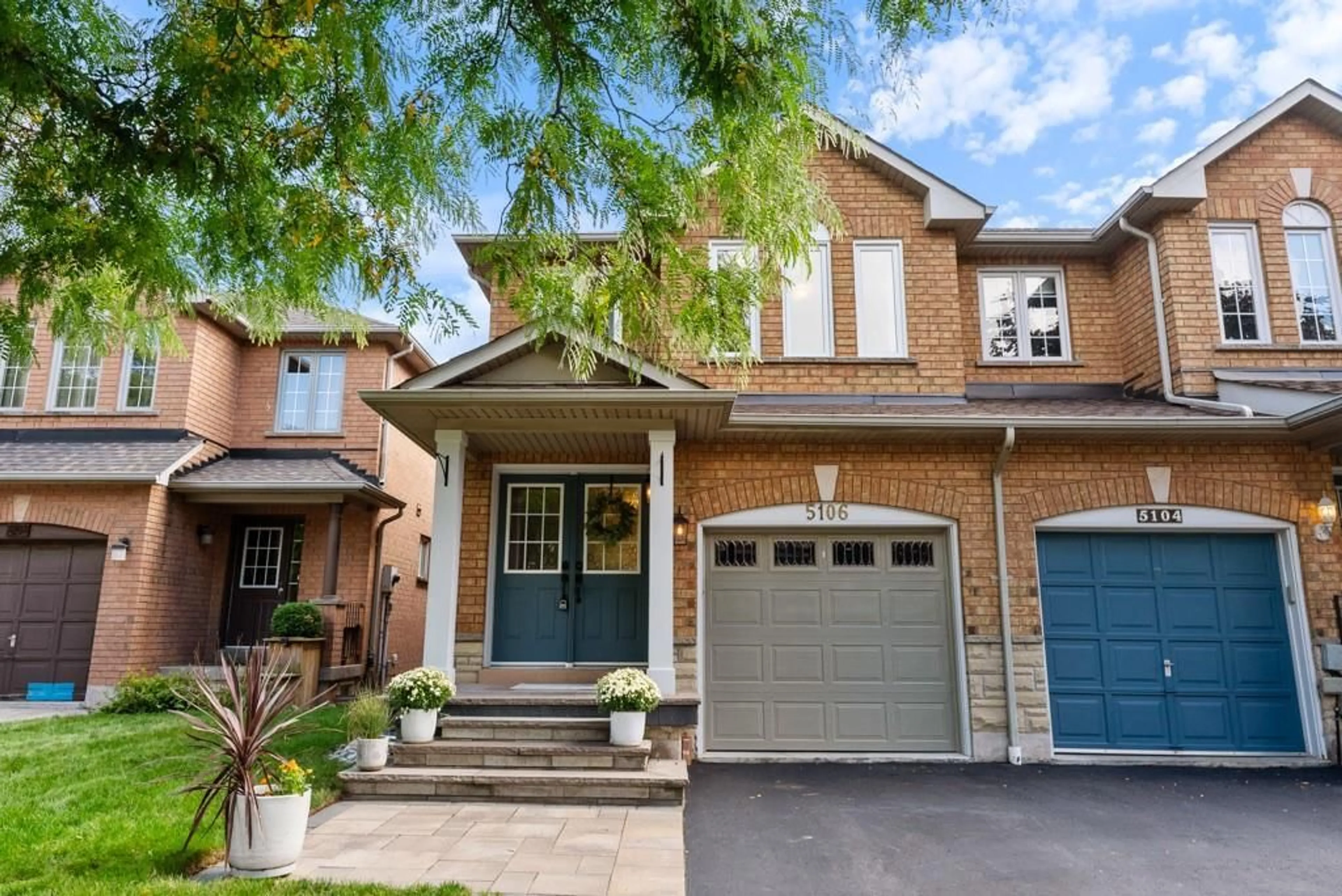 Home with brick exterior material for 5106 TREE Crt, Burlington Ontario L7L 6K3