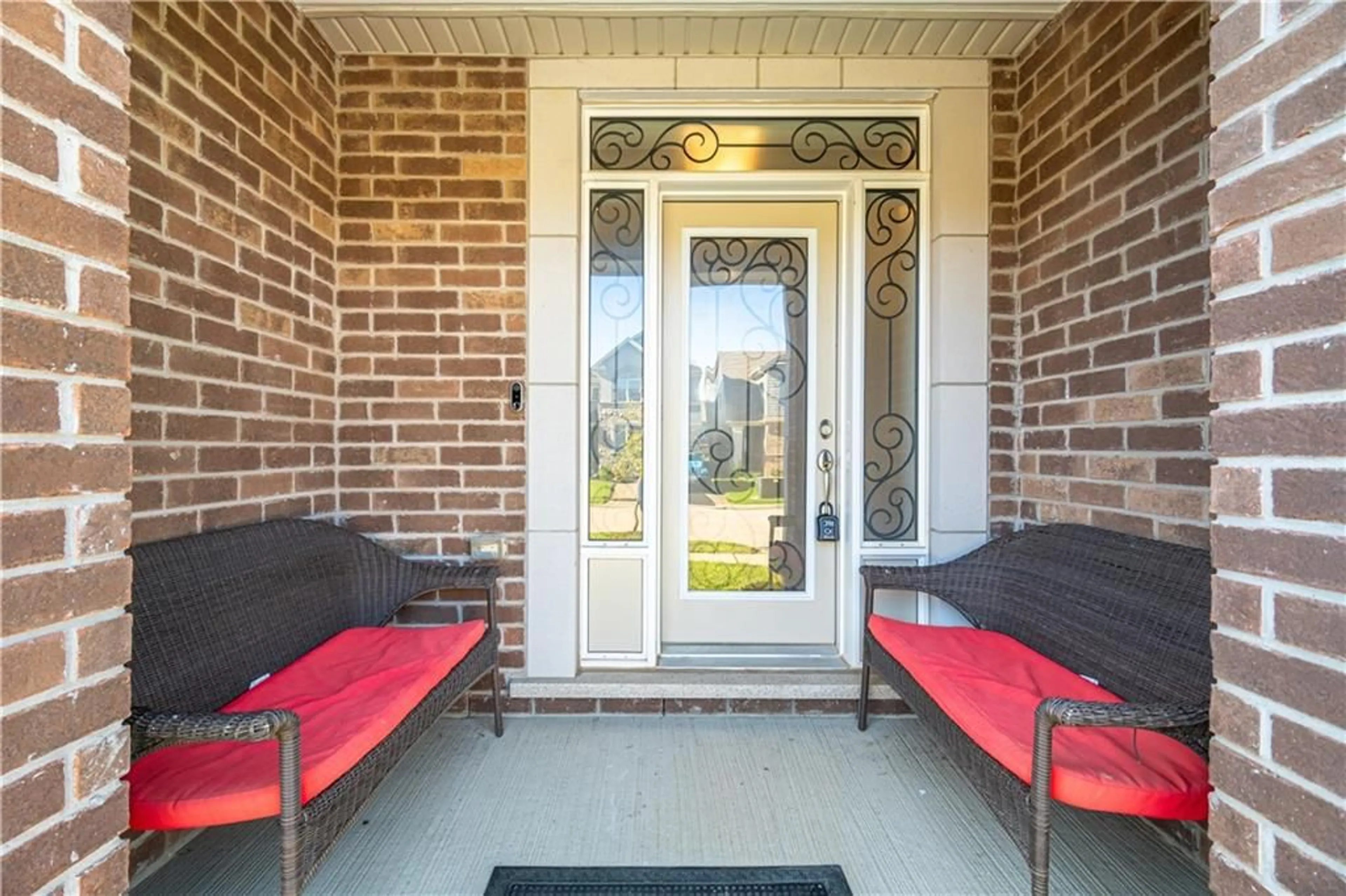 Indoor entryway for 45 STILLWATER Cres, Waterdown Ontario L8B 1V6