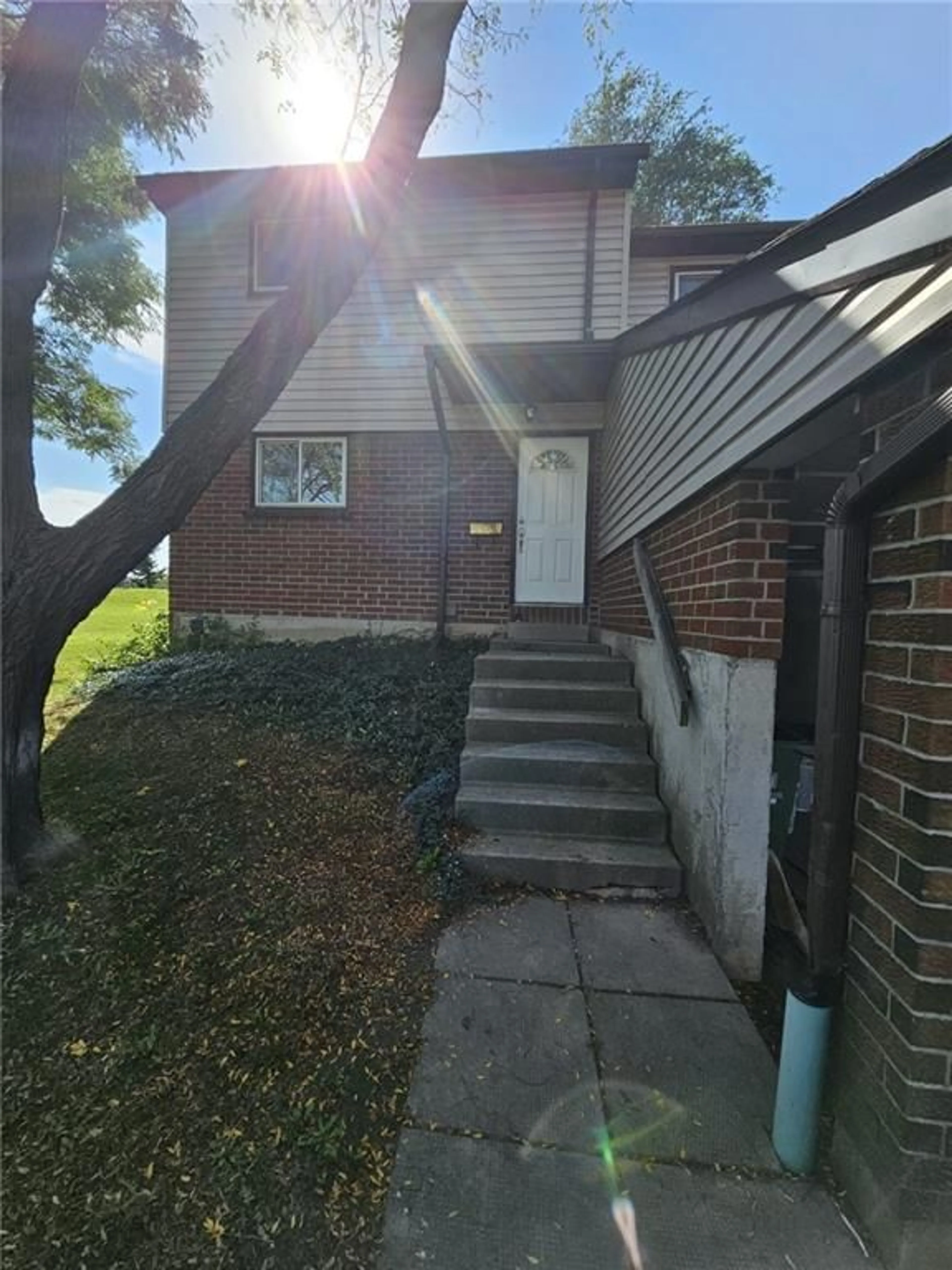 A pic from exterior of the house or condo, cottage for 890 LIMERIDGE Rd #45, Hamilton Ontario L8W 1N8