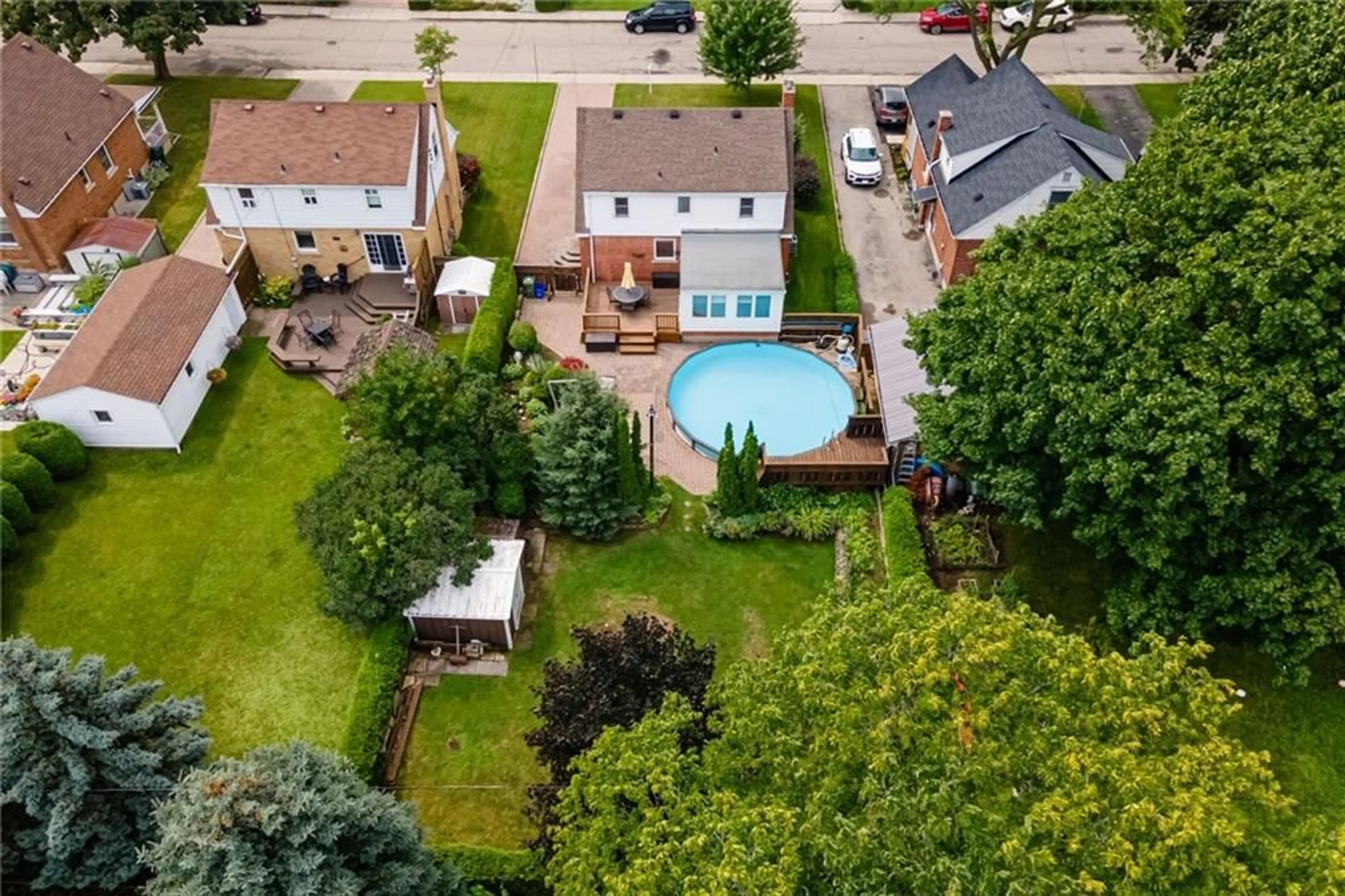 Indoor or outdoor pool for 21 GAILMONT Dr, Hamilton Ontario L8K 4B2