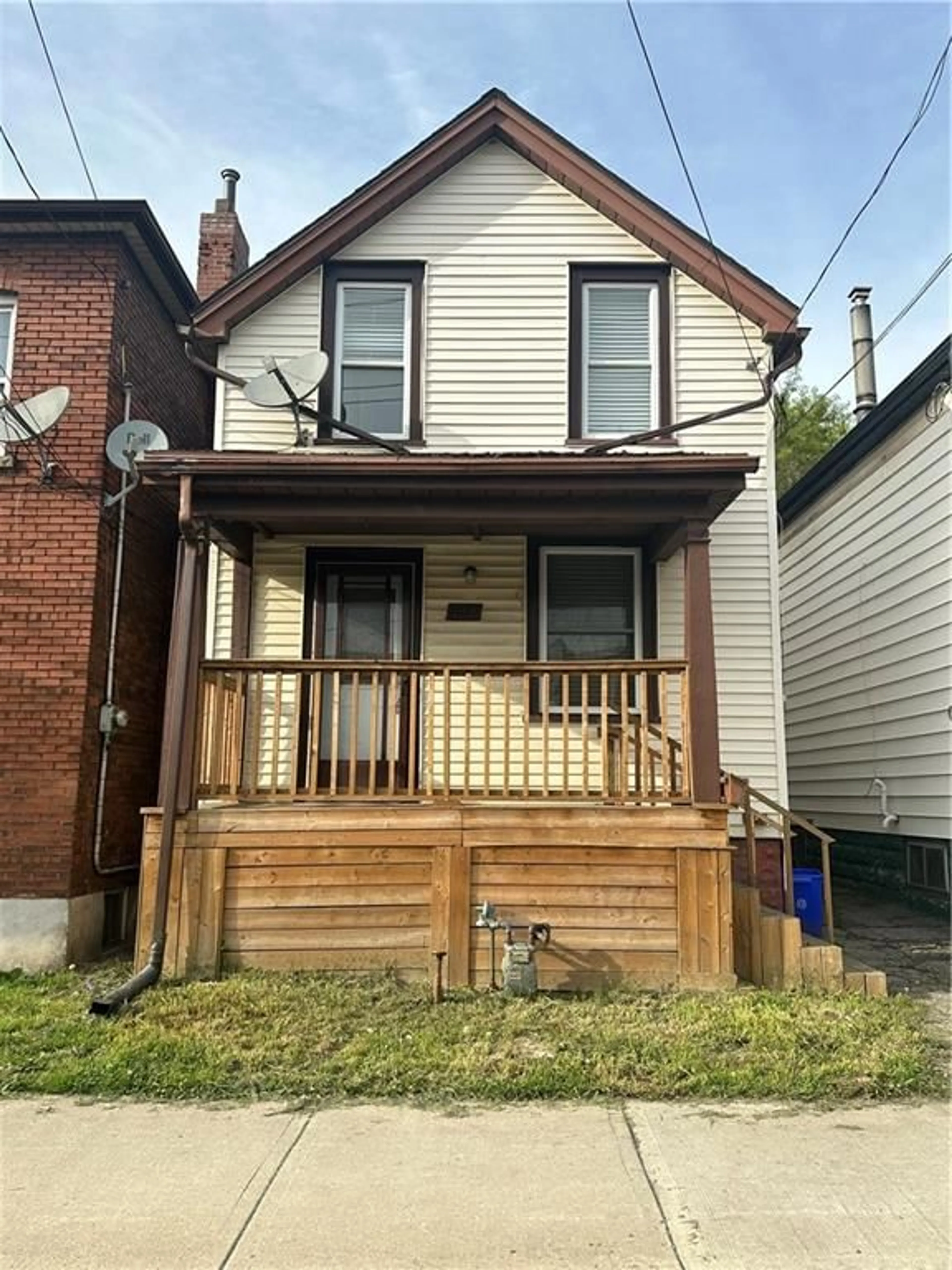 Frontside or backside of a home for 1087 CANNON St, Hamilton Ontario L8L 2J3